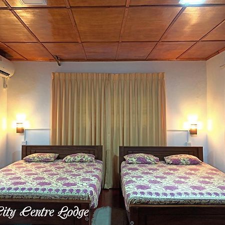 City Centre Lodge Ponnarankulama Екстер'єр фото
