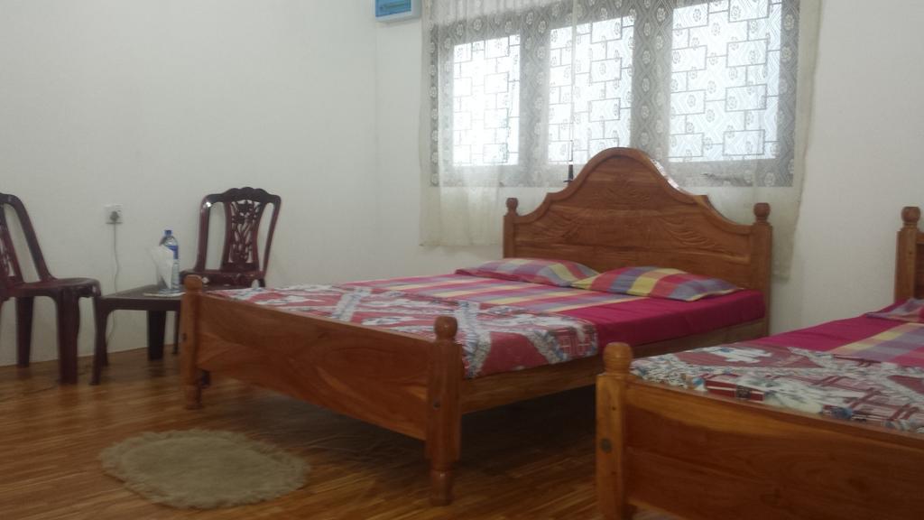 City Centre Lodge Ponnarankulama Екстер'єр фото