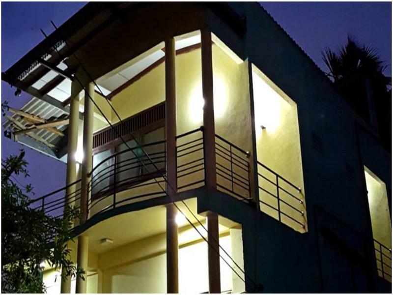 City Centre Lodge Ponnarankulama Екстер'єр фото