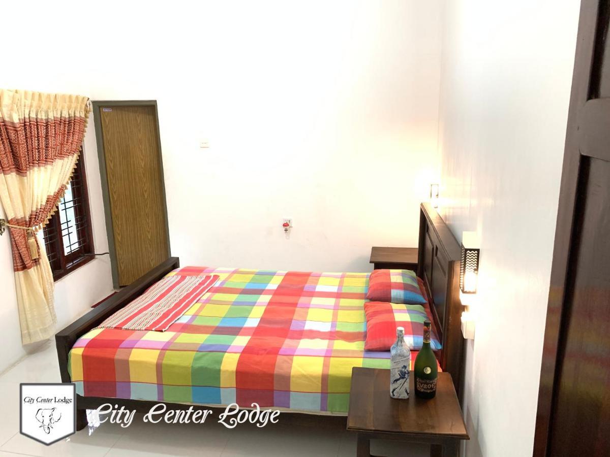 City Centre Lodge Ponnarankulama Екстер'єр фото