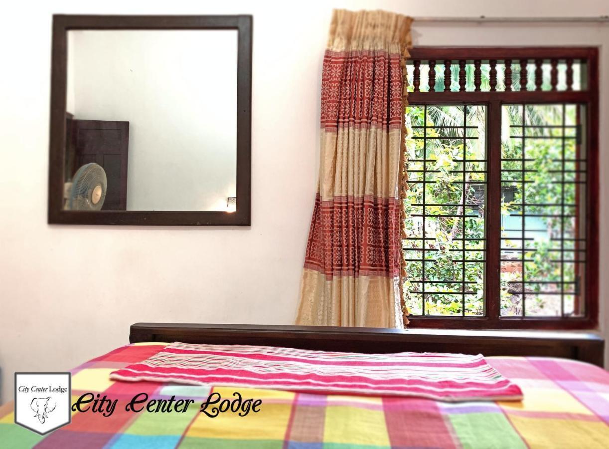 City Centre Lodge Ponnarankulama Екстер'єр фото